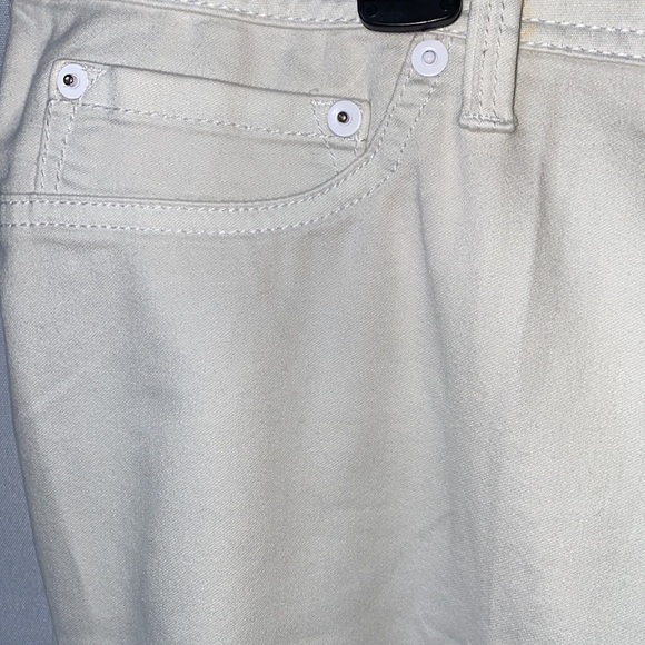 Roz & Ali Plus Size Jean Capris - Picture 4 of 9